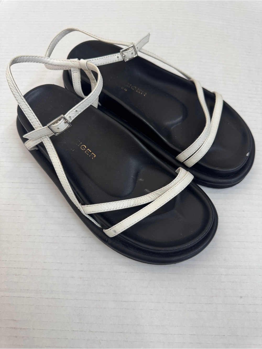 Kurt Geiger Black Platform White Strappy Leather Sandals Womens 6 Beachy Summer